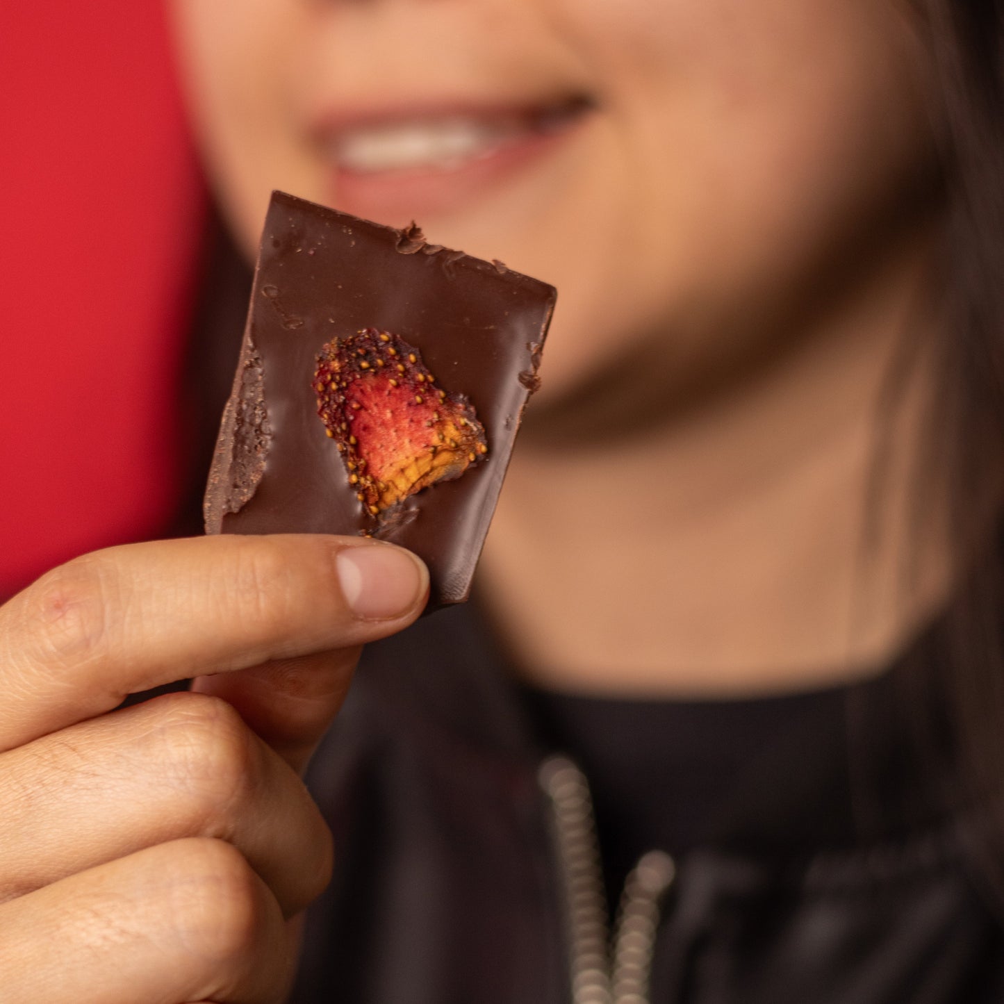 FRUTO DE CACAO Tablette 60% cacao au lait de coco avec fraise et chai